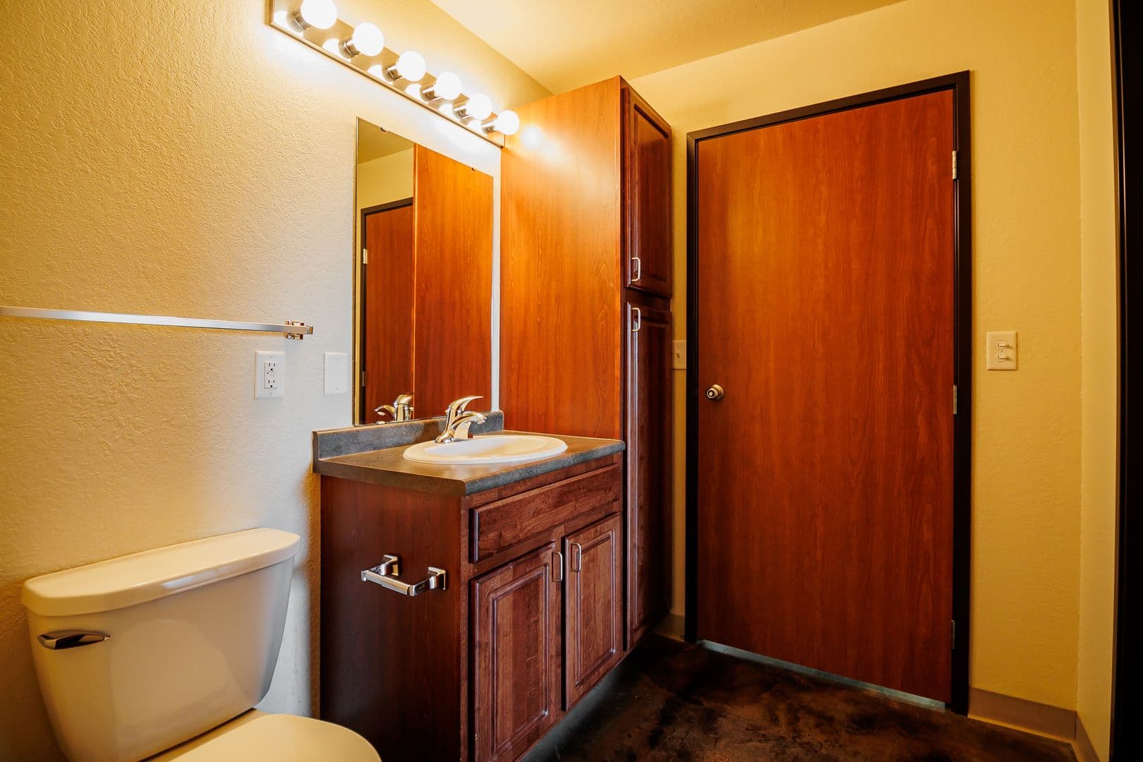 Fargo Apartment: 1919 N University Dr