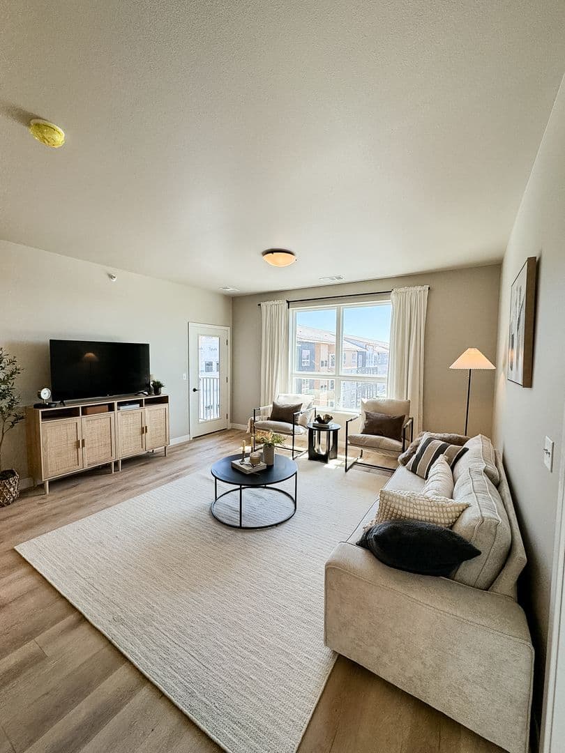 Fargo Apartment: 4400/ 4420 Calico Dr S