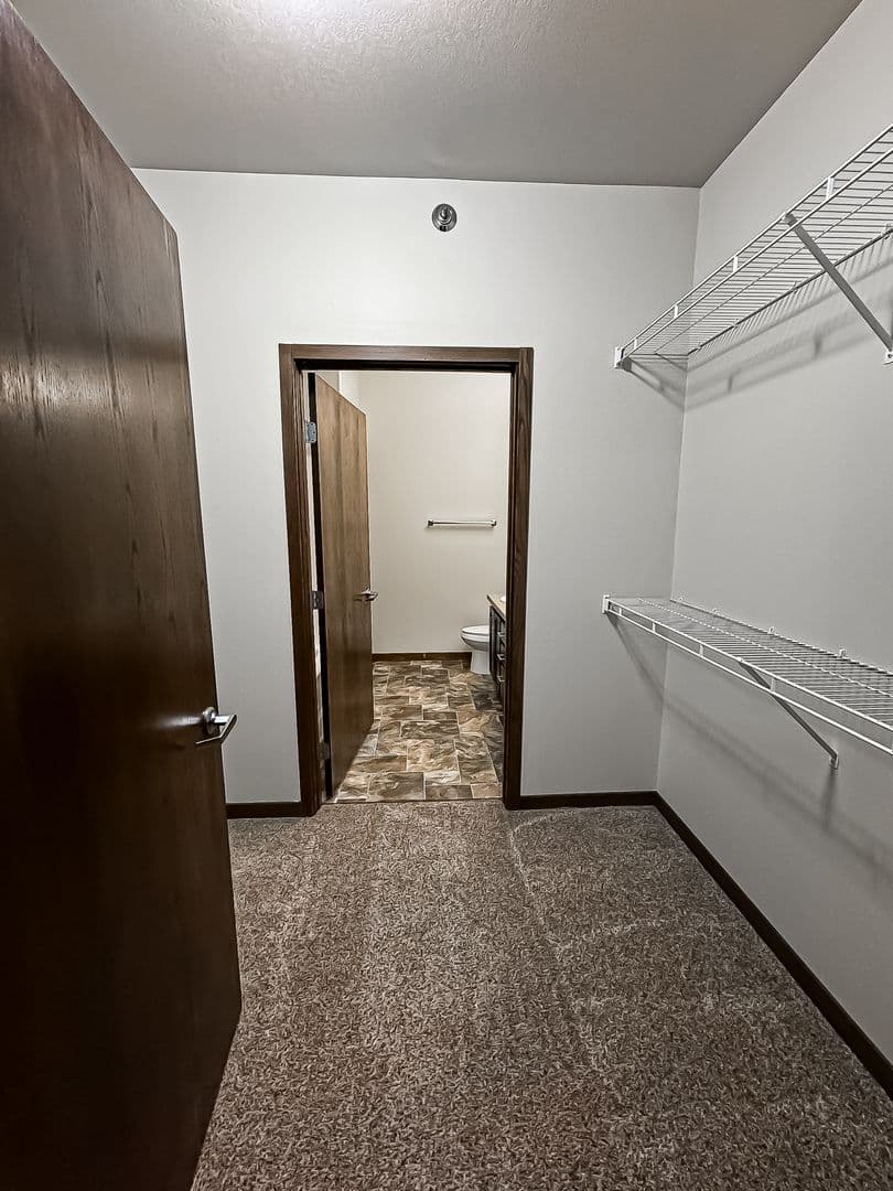 Fargo Apartment: 4400/ 4420 Calico Dr S