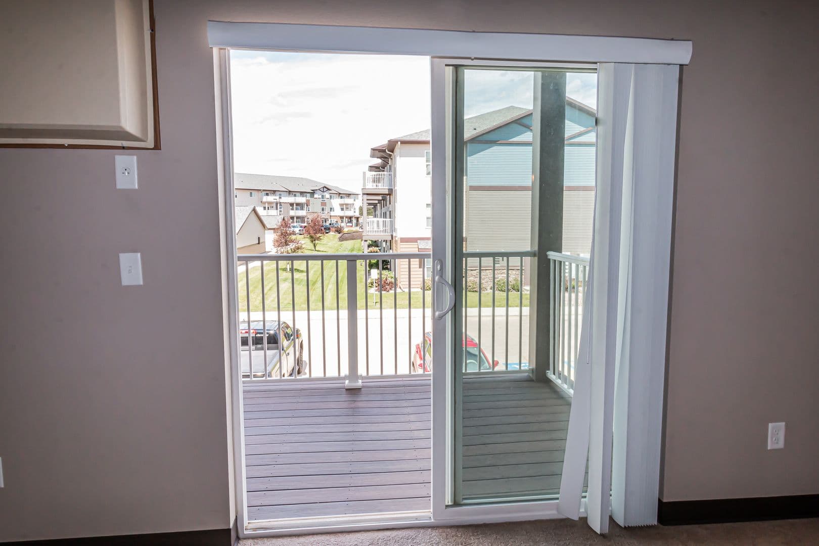 Dickinson Apartment: 1465 Roughrider Blvd