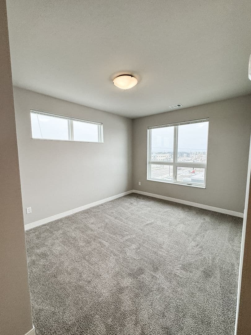 Fargo Apartment: 4400/ 4420 Calico Dr S