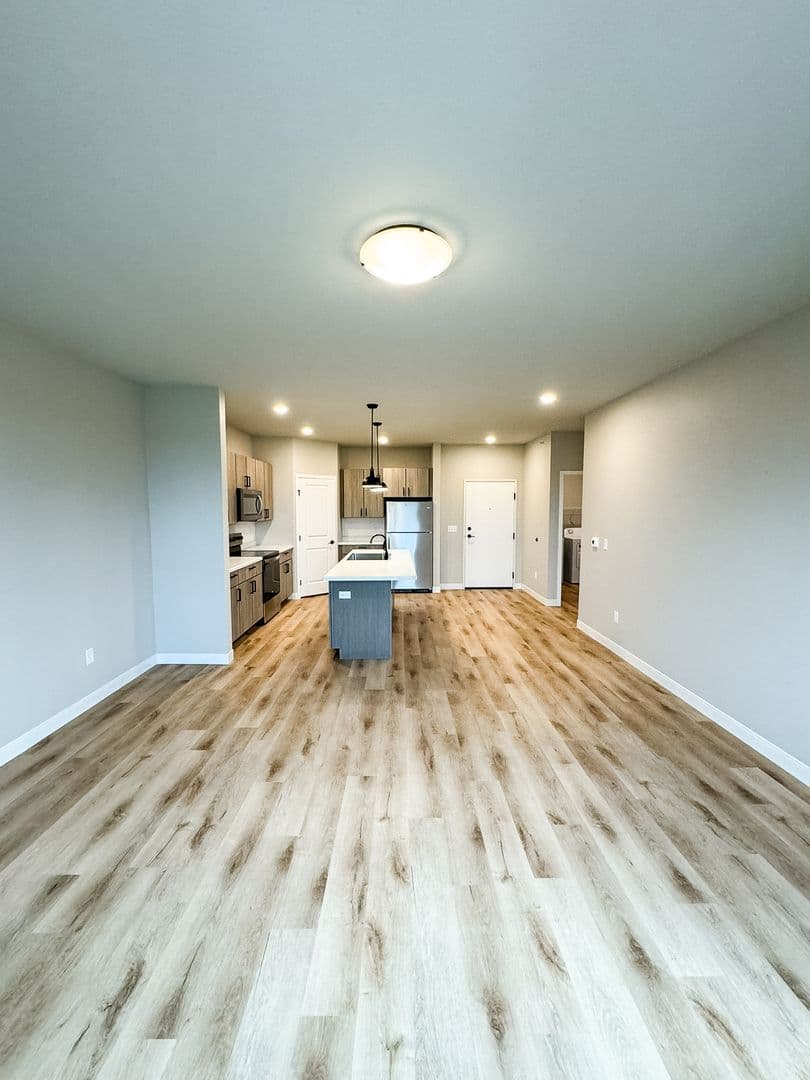 Fargo Apartment: 4400/ 4420 Calico Dr S