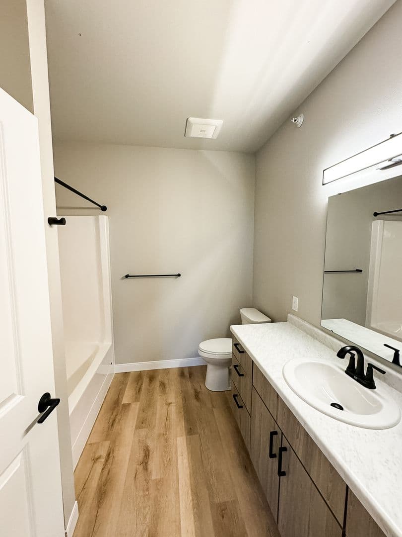 Fargo Apartment: 4400/ 4420 Calico Dr S