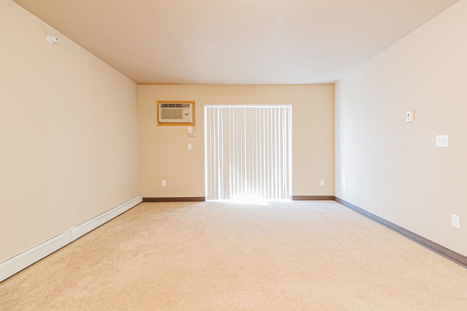 Dickinson Apartment: 1465 Roughrider Blvd