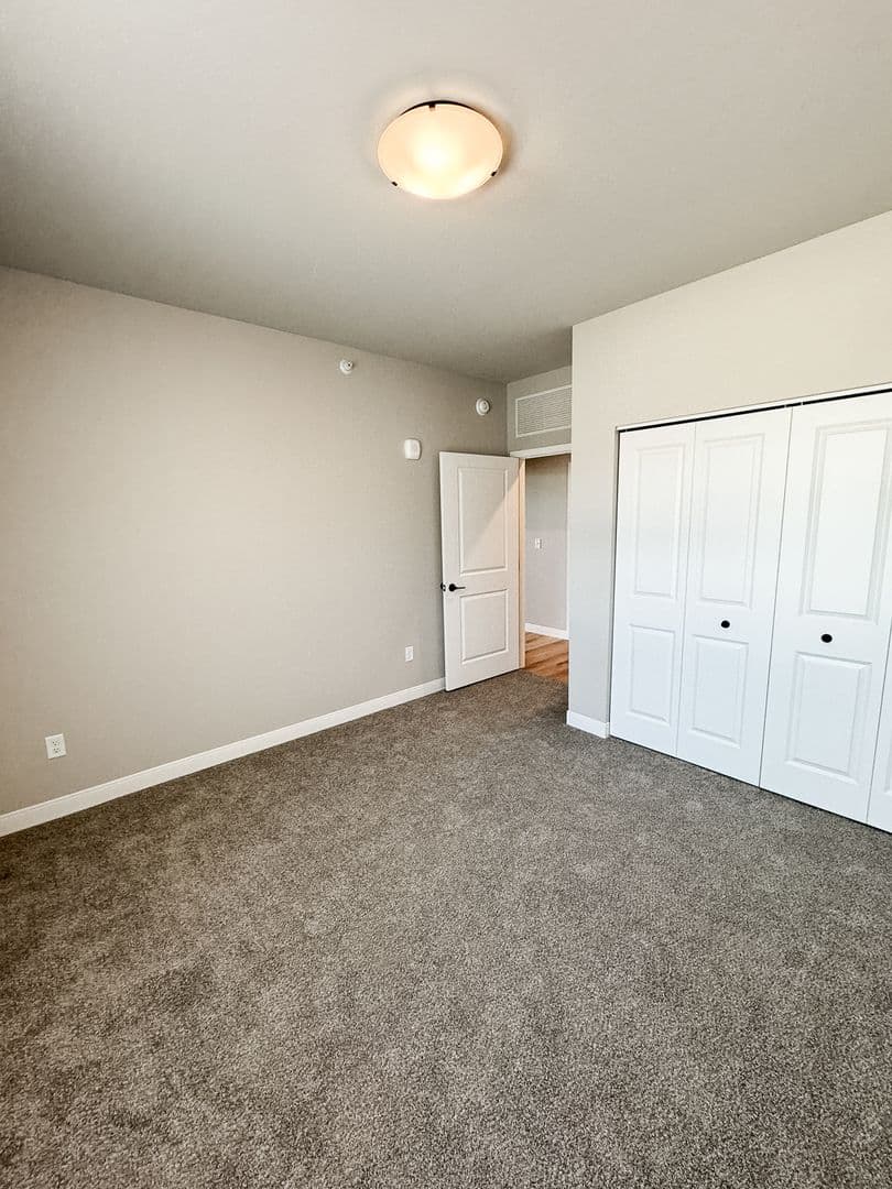 Fargo Apartment: 4400/ 4420 Calico Dr S