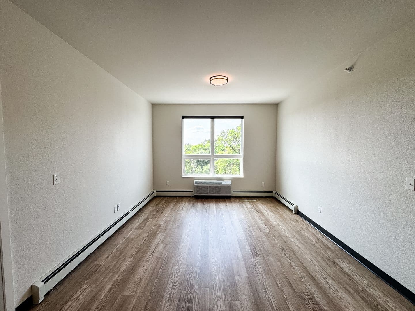 Fargo Apartment: 1758 12th Ave N