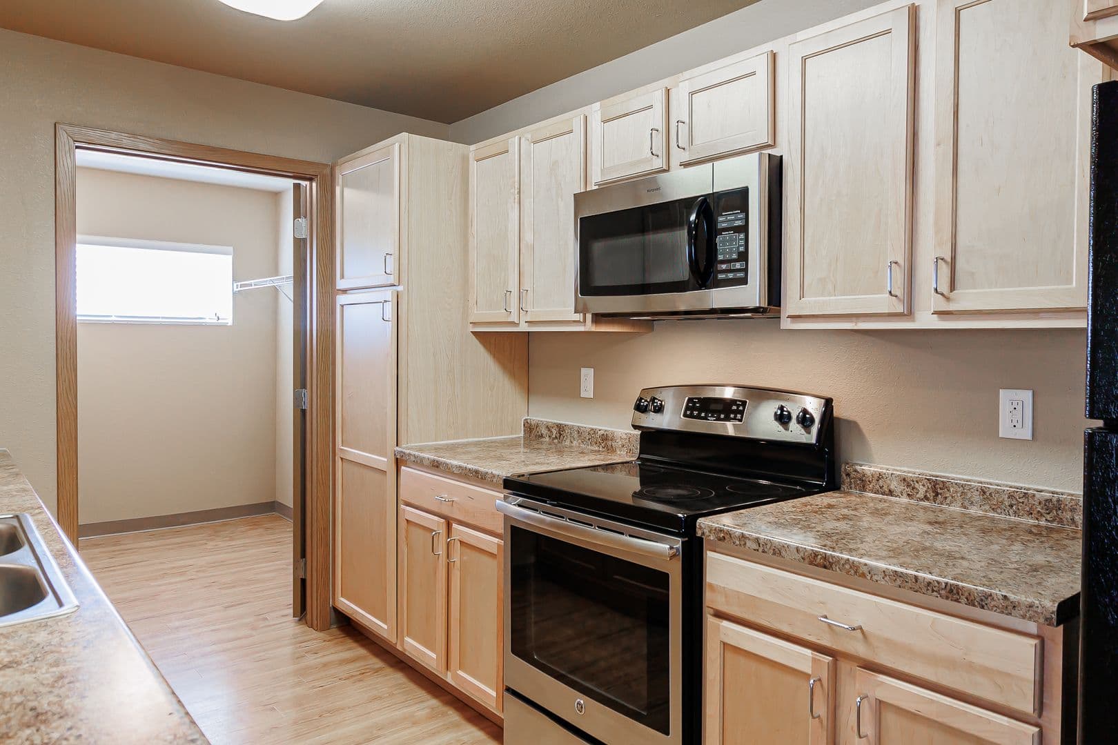 Dickinson Apartment: 4461 12th St W