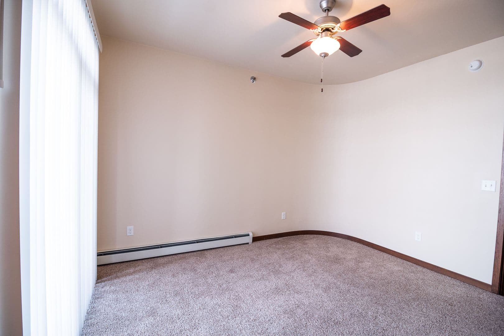 Fargo Apartment: 4400/ 4420 Calico Dr S