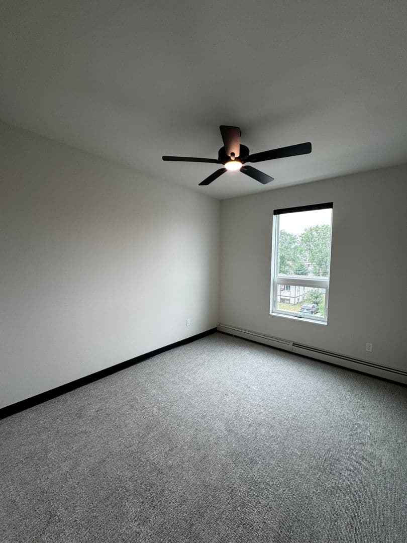 Fargo Apartment: 1758 12th Ave N