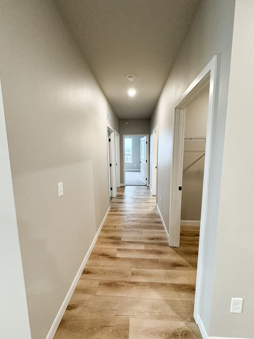 Fargo Apartment: 4400/ 4420 Calico Dr S