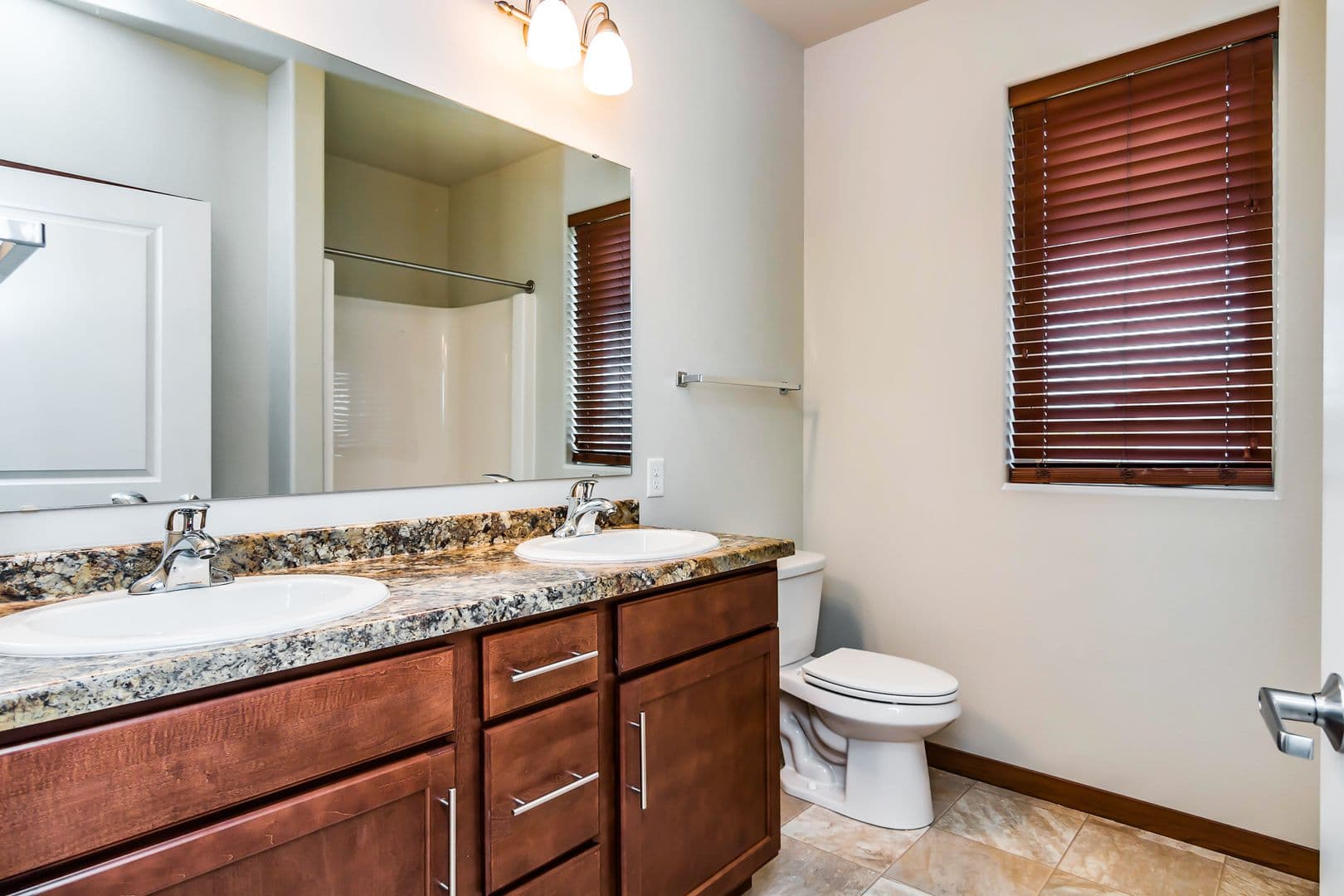 Fargo Apartment: 4400/ 4420 Calico Dr S