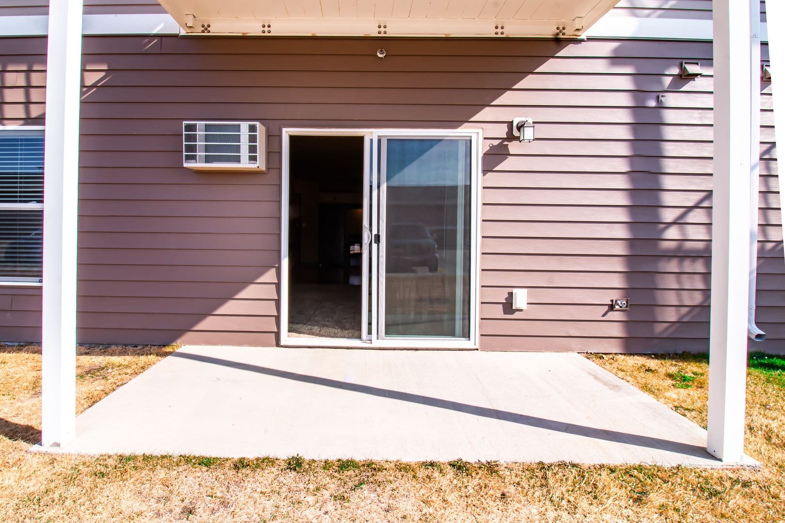 Dickinson Apartment: 4421 12th St W