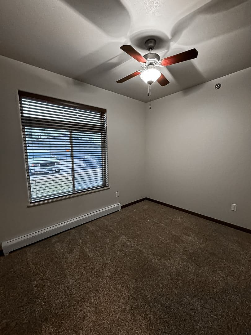 Fargo Apartment: 4400/ 4420 Calico Dr S