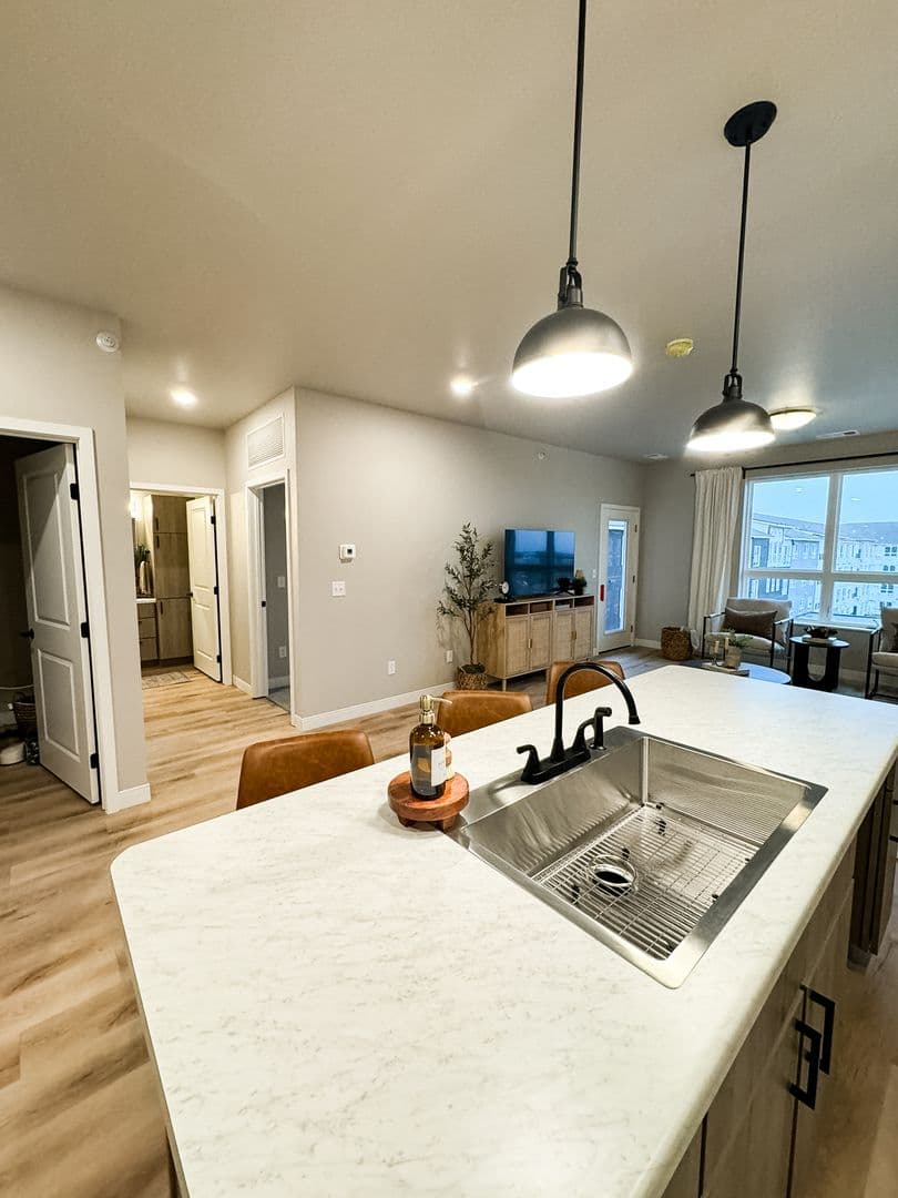 Fargo Apartment: 4400/ 4420 Calico Dr S