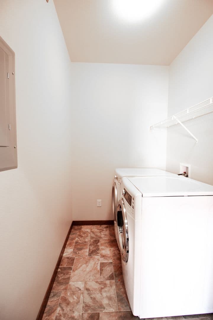 Fargo Apartment: 4400/ 4420 Calico Dr S