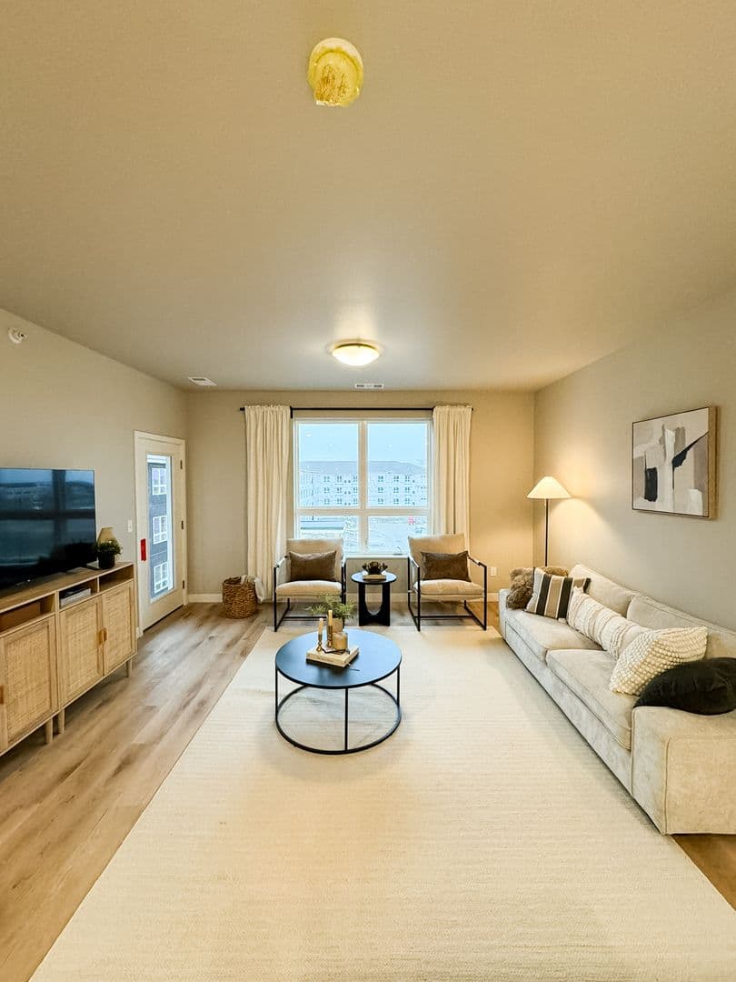 Fargo Apartment: 4400/ 4420 Calico Dr S