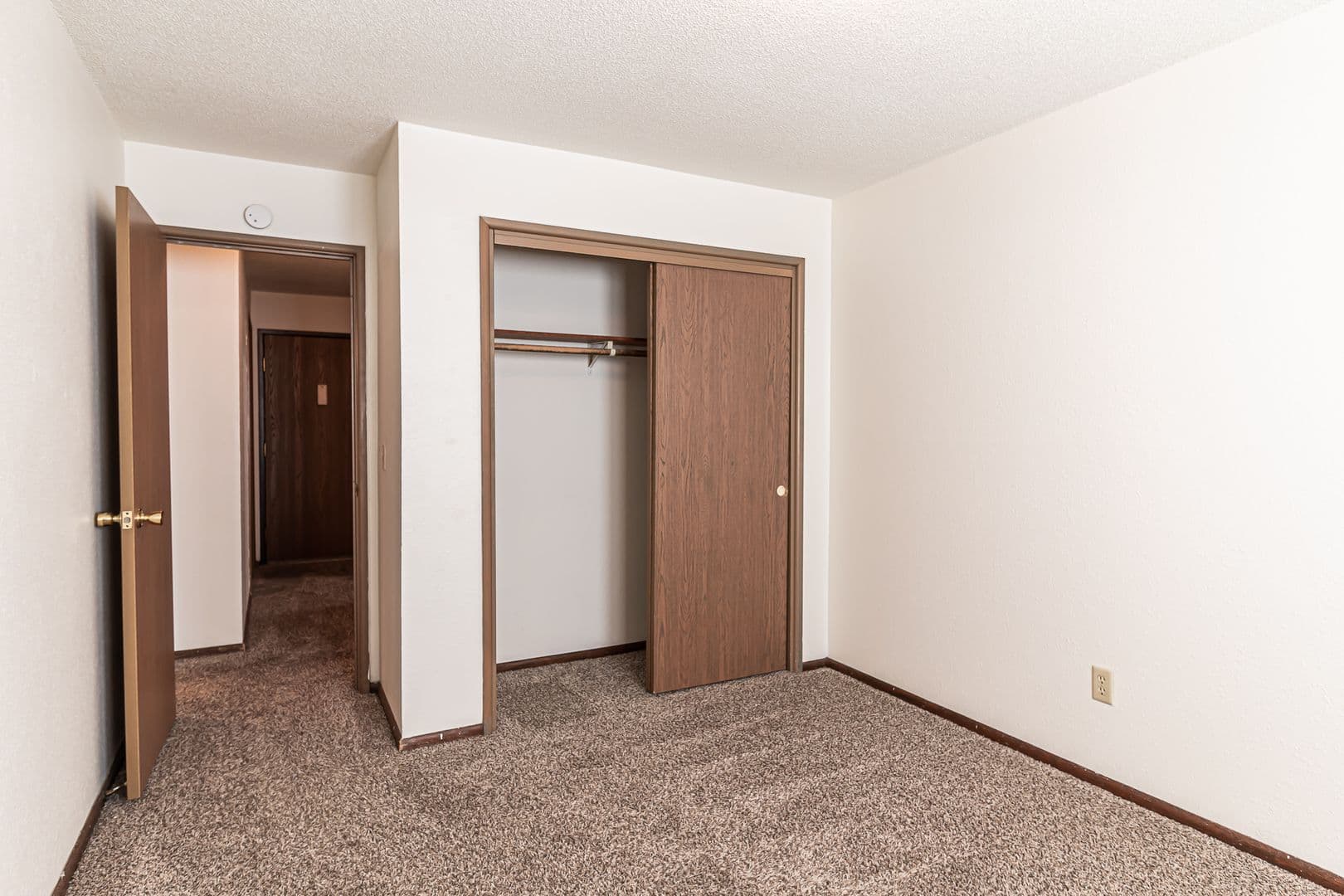 Fargo Apartment: 1120 16th St N