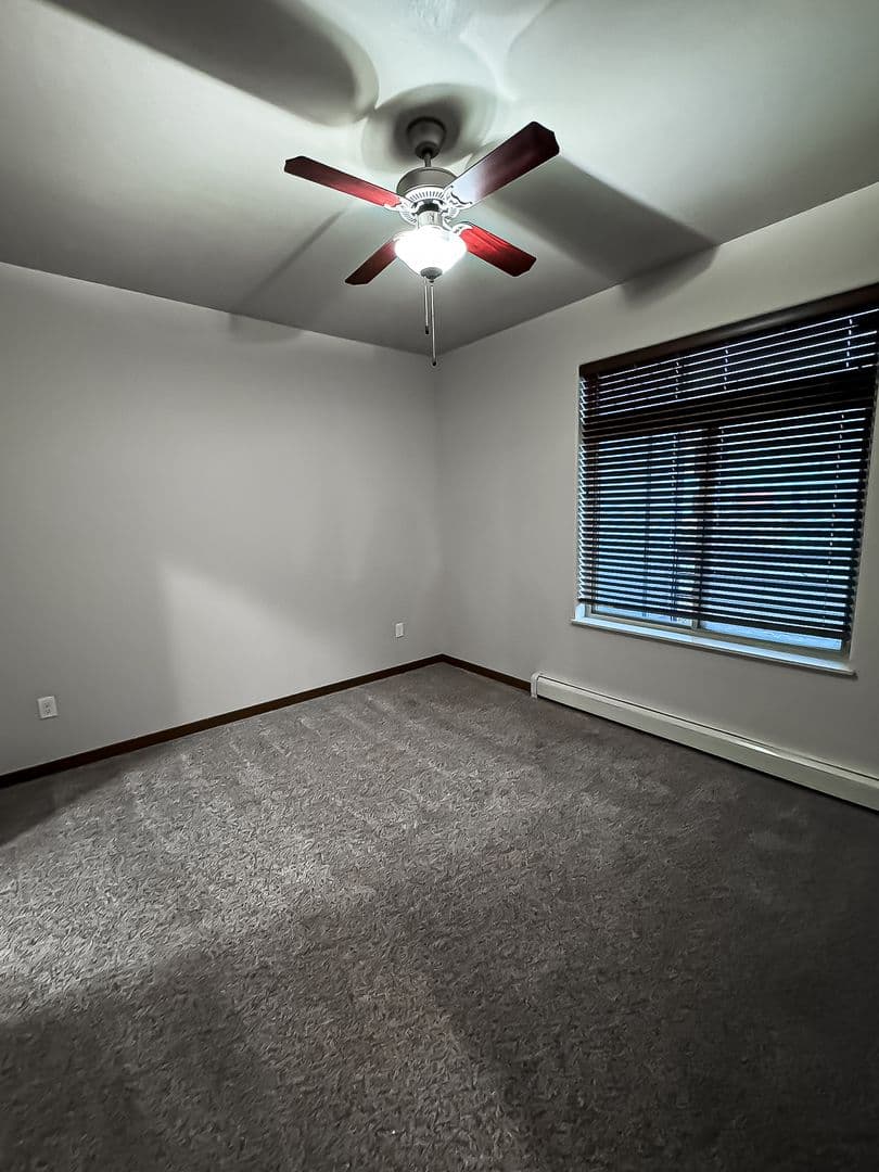 Fargo Apartment: 4400/ 4420 Calico Dr S