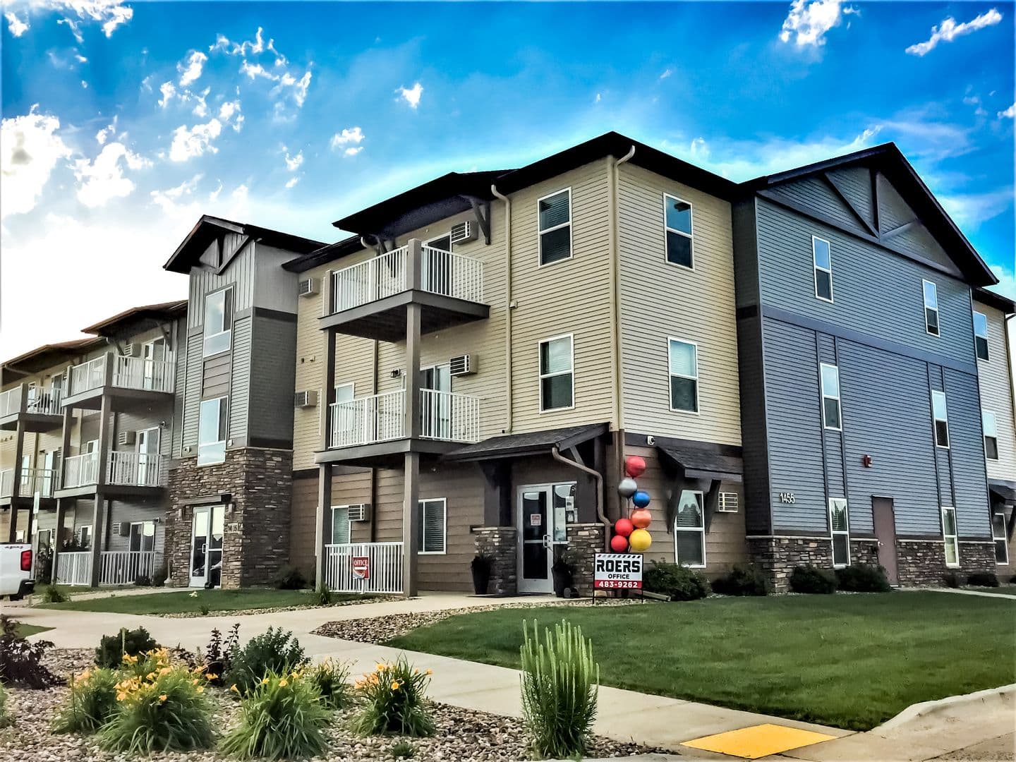 Dickinson Apartment: 1465 Roughrider Blvd