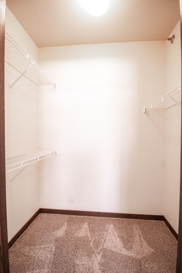 Fargo Apartment: 4400/ 4420 Calico Dr S
