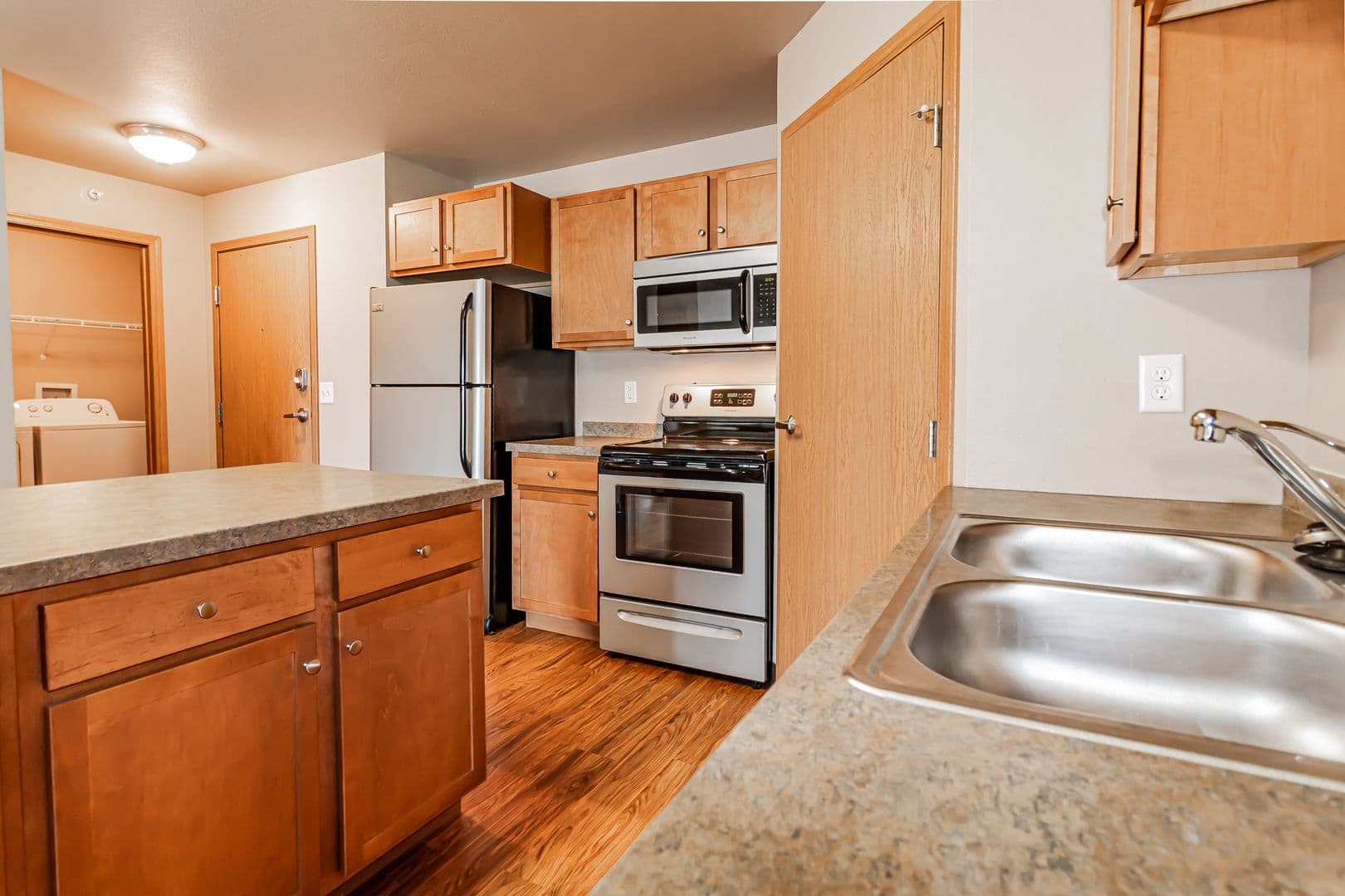 Dickinson Apartment: 1465 Roughrider Blvd