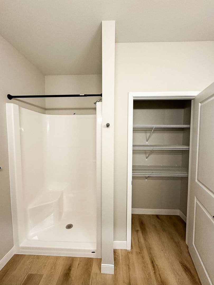 Fargo Apartment: 4400/ 4420 Calico Dr S