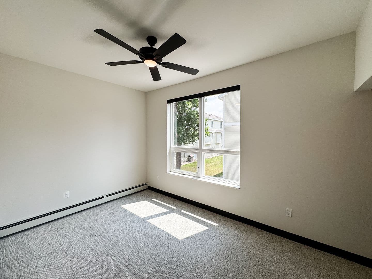 Fargo Apartment: 1758 12th Ave N