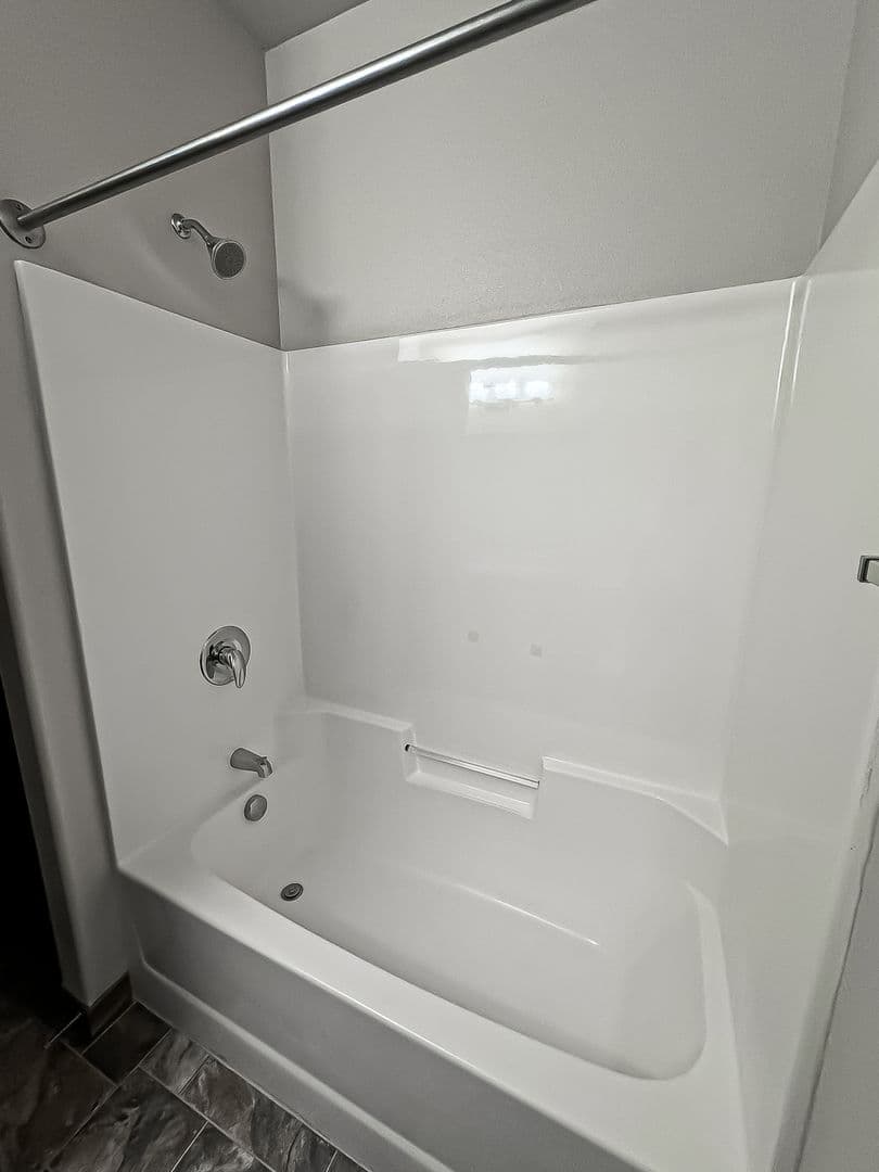 Fargo Apartment: 4400/ 4420 Calico Dr S