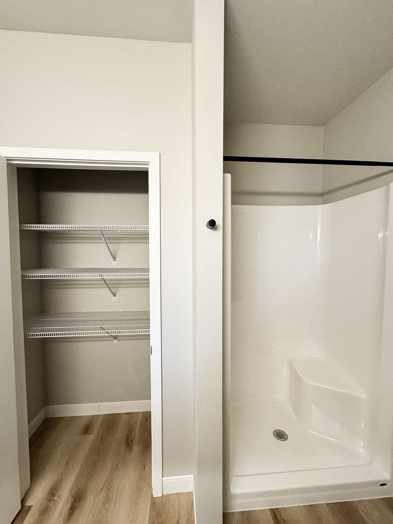 Fargo Apartment: 4400/ 4420 Calico Dr S
