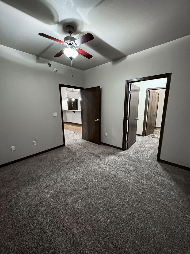 Fargo Apartment: 4400/ 4420 Calico Dr S