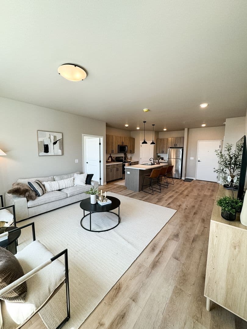 Fargo Apartment: 4400/ 4420 Calico Dr S