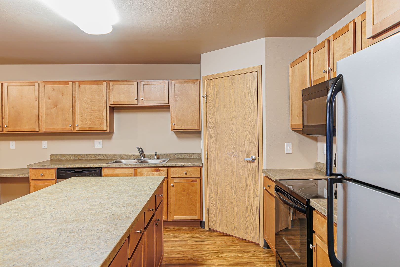 Dickinson Apartment: 1465 Roughrider Blvd