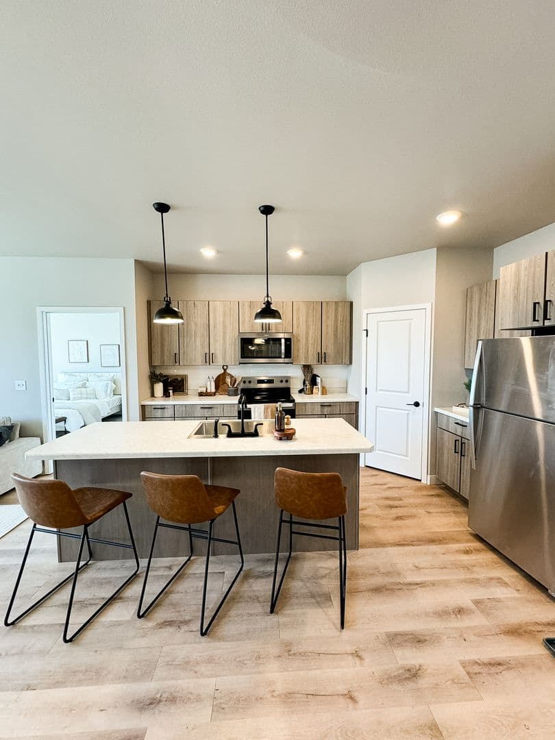 Fargo Apartment: 4400/ 4420 Calico Dr S