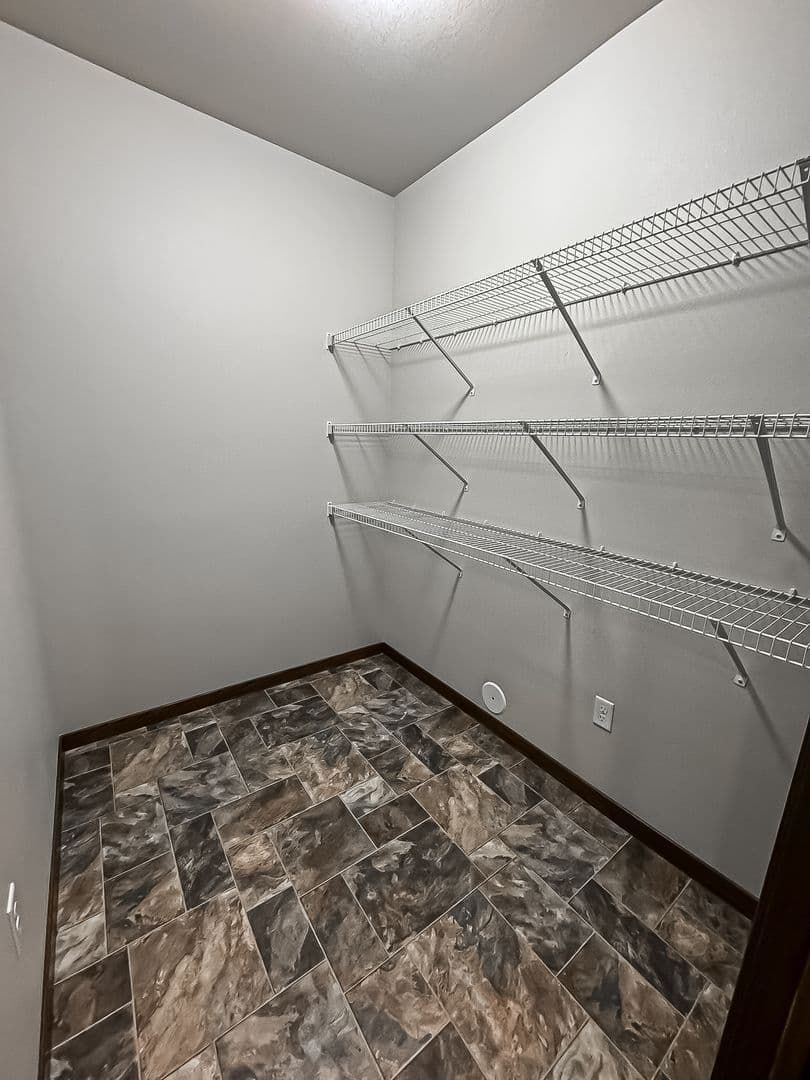 Fargo Apartment: 4400/ 4420 Calico Dr S