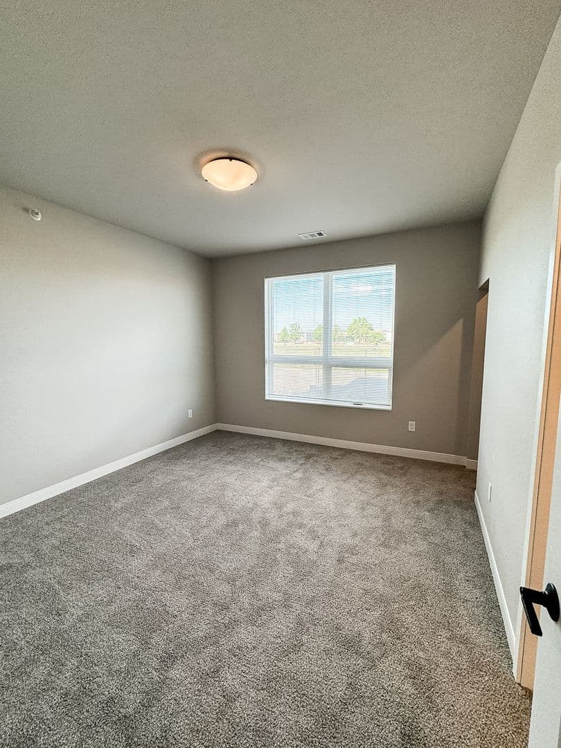 Fargo Apartment: 4400/ 4420 Calico Dr S