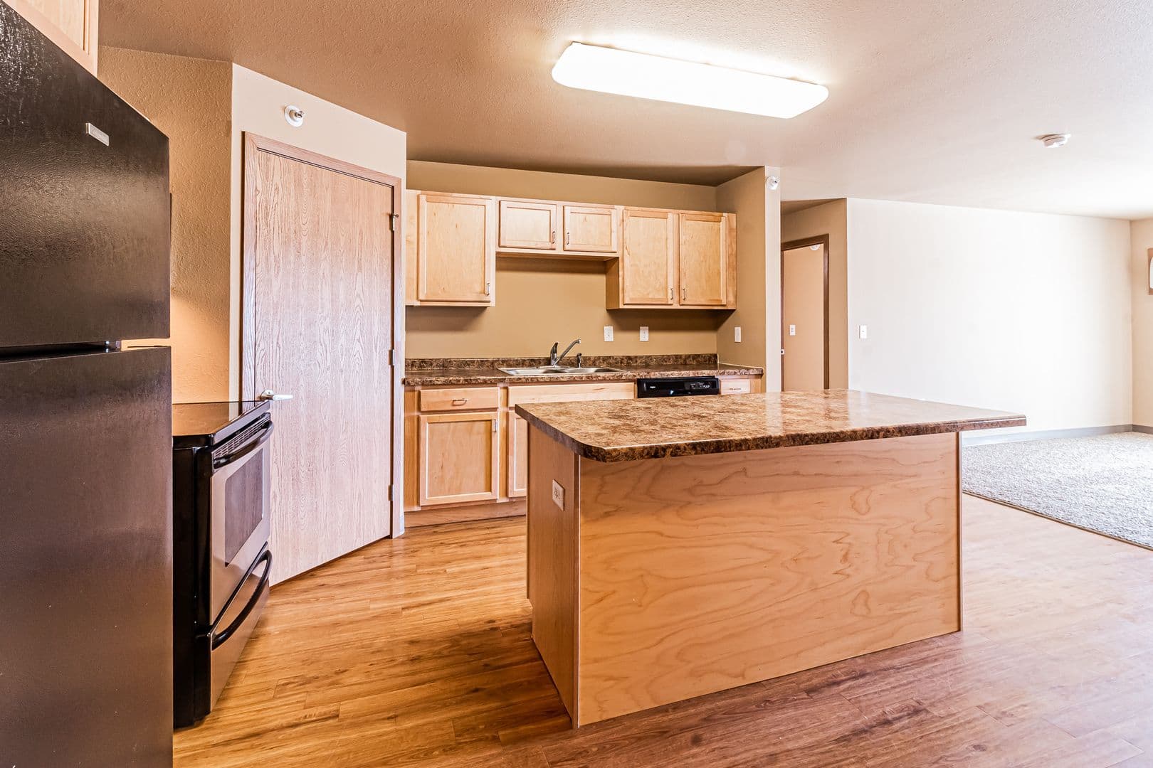 Dickinson Apartment: 4461 12th St W