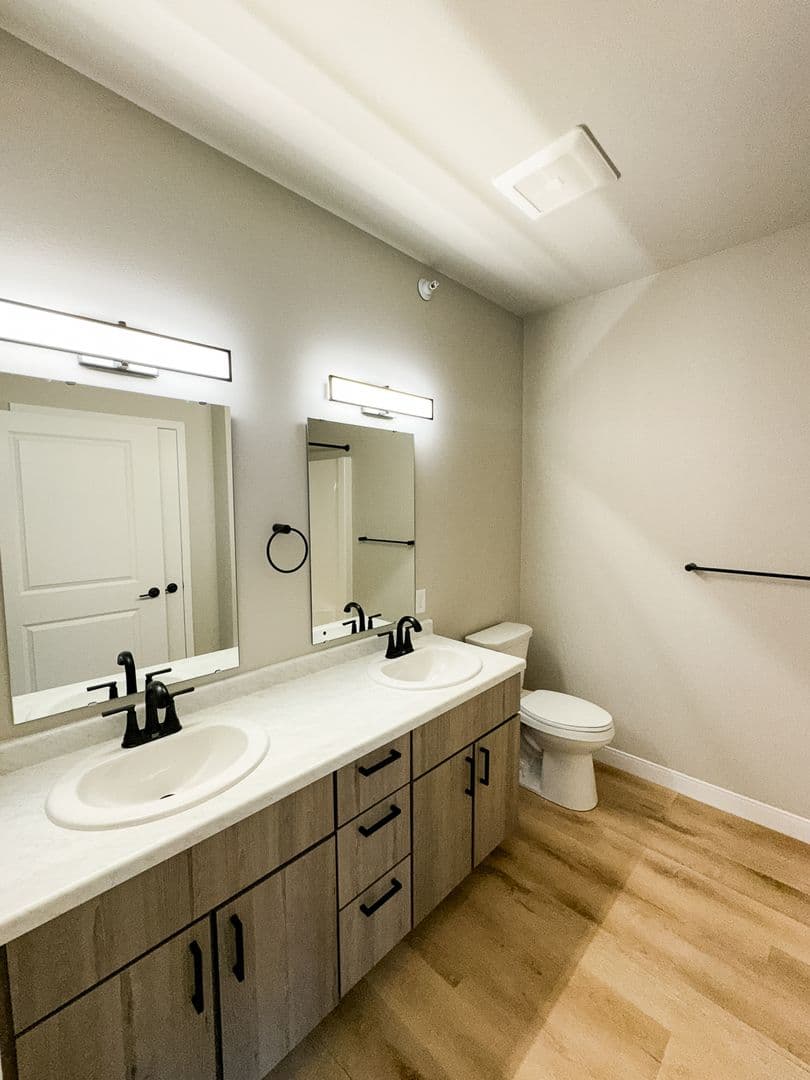 Fargo Apartment: 4400/ 4420 Calico Dr S