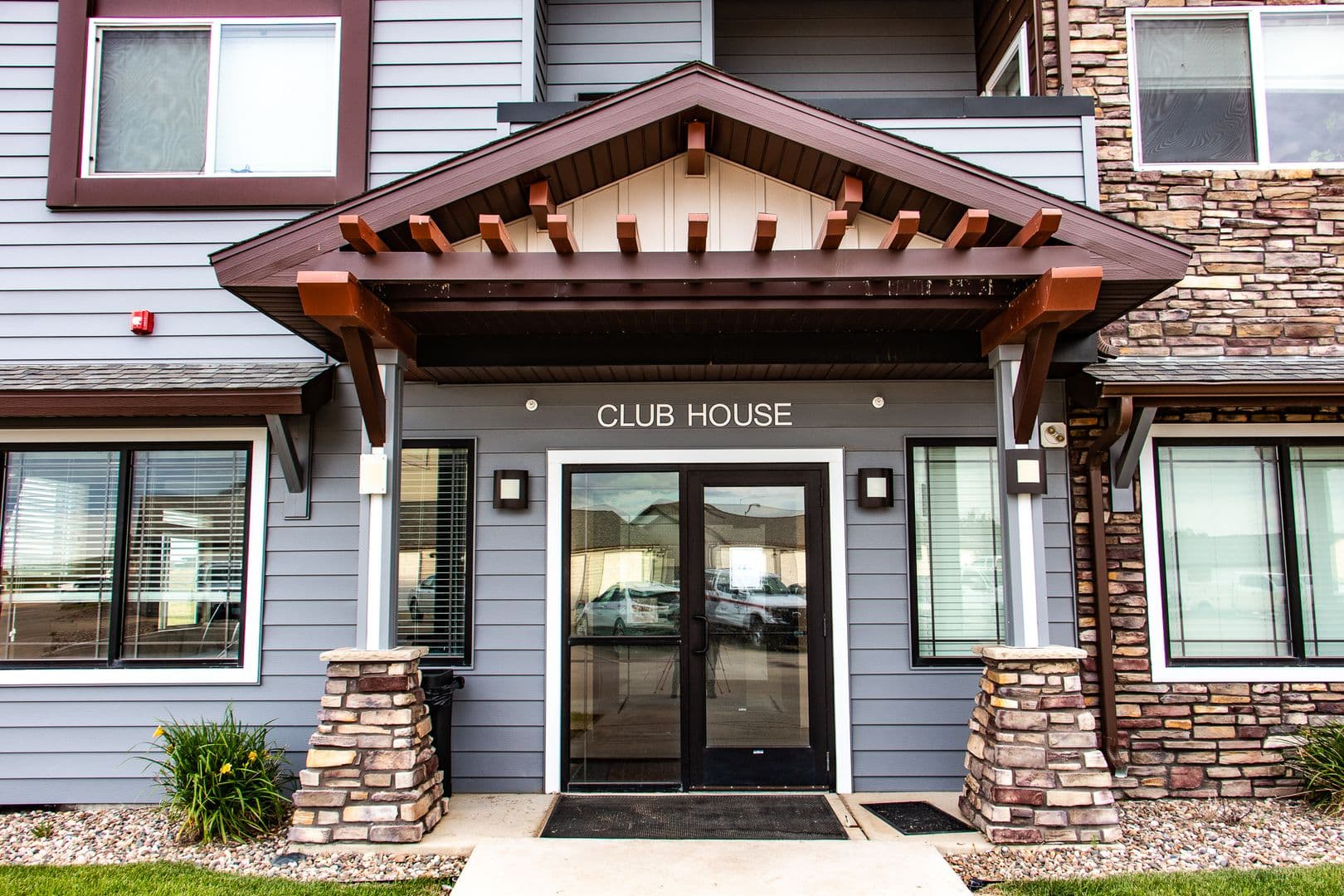 Dickinson Apartment: 1465 Roughrider Blvd