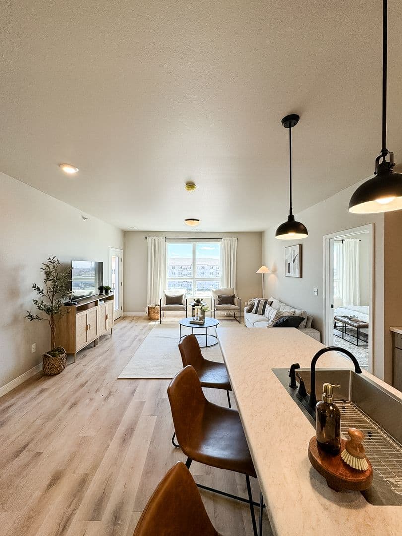 Fargo Apartment: 4400/ 4420 Calico Dr S
