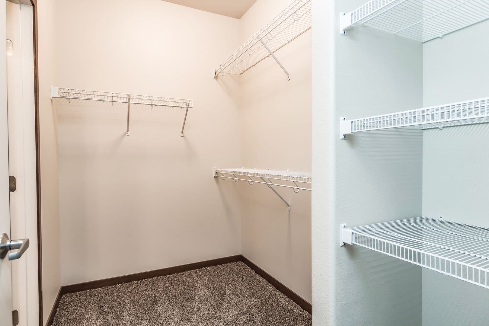 Fargo Apartment: 4400/ 4420 Calico Dr S
