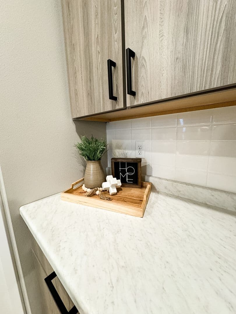 Fargo Apartment: 4400/ 4420 Calico Dr S