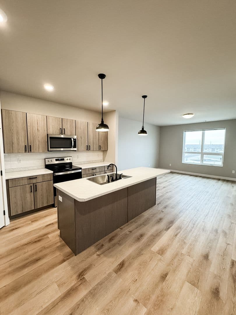 Fargo Apartment: 4400/ 4420 Calico Dr S