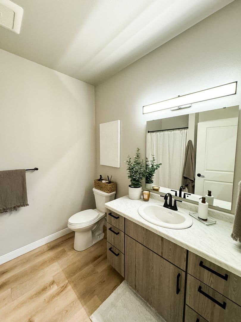 Fargo Apartment: 4400/ 4420 Calico Dr S