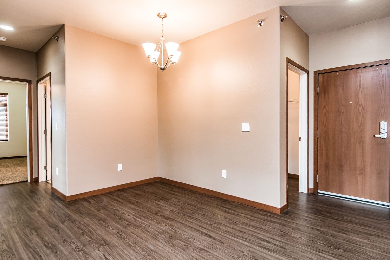 Fargo Apartment: 4400/ 4420 Calico Dr S