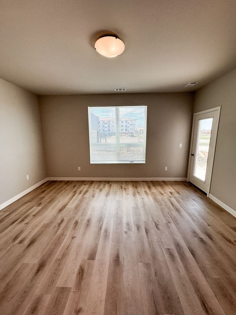 Fargo Apartment: 4400/ 4420 Calico Dr S