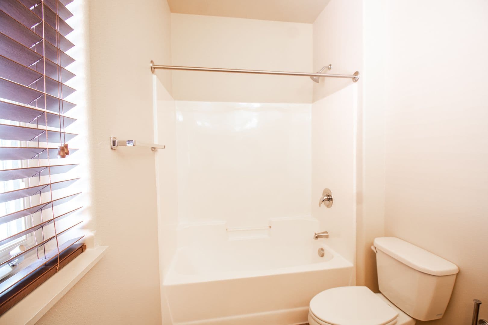 Fargo Apartment: 4400/ 4420 Calico Dr S