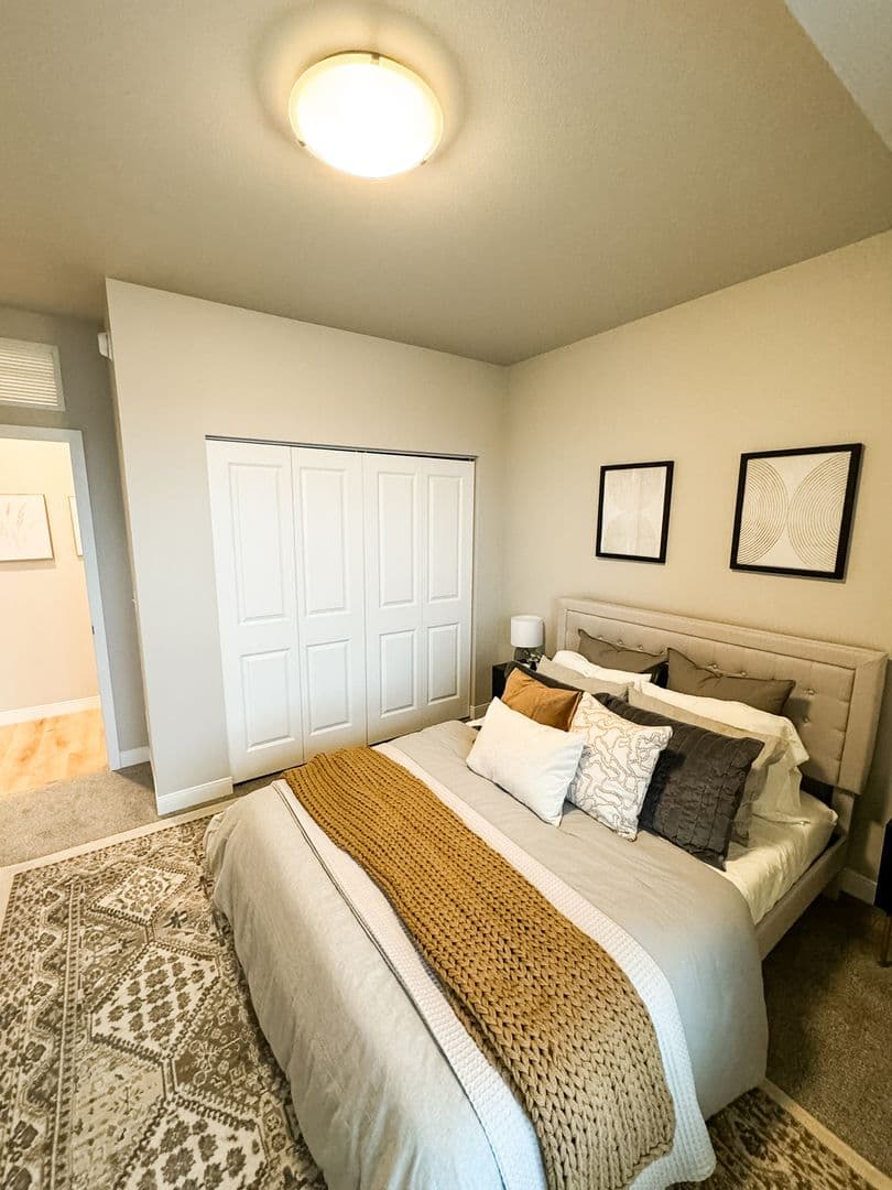 Fargo Apartment: 4400/ 4420 Calico Dr S
