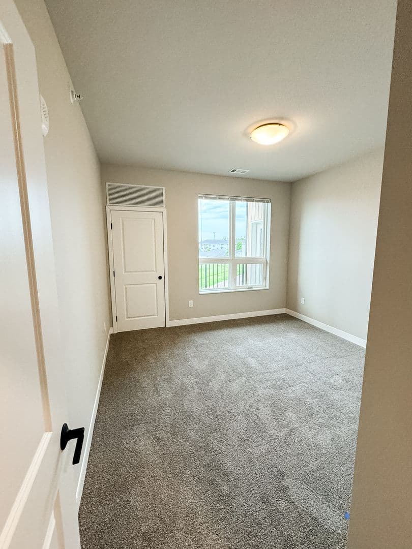 Fargo Apartment: 4400/ 4420 Calico Dr S