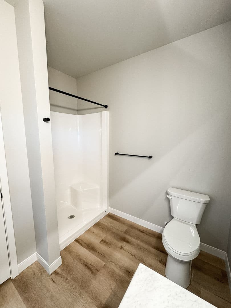 Fargo Apartment: 4400/ 4420 Calico Dr S