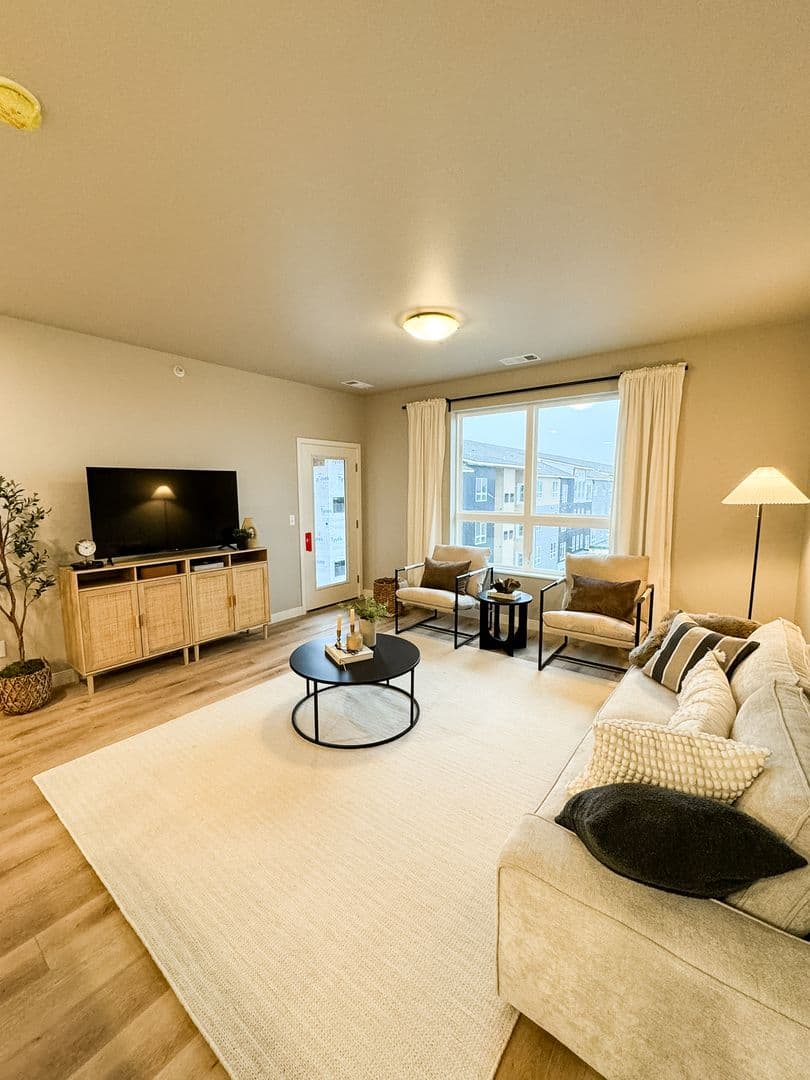 Fargo Apartment: 4400/ 4420 Calico Dr S